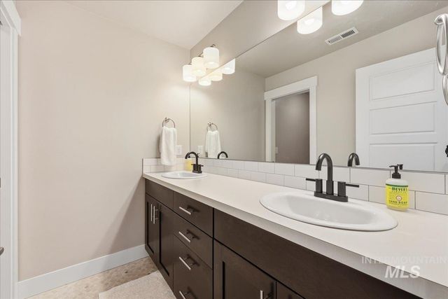 4240 W Sunny Cove, Meridian, ID 83646