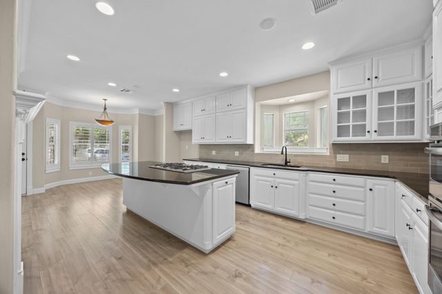 4801 Interlachen LN, Austin, TX 78747