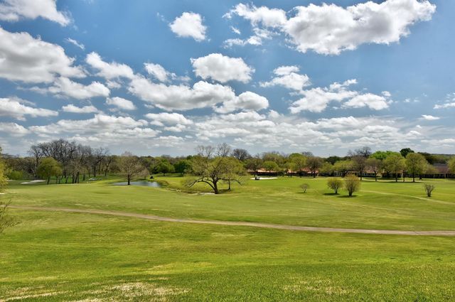 4801 Interlachen LN, Austin, TX 78747