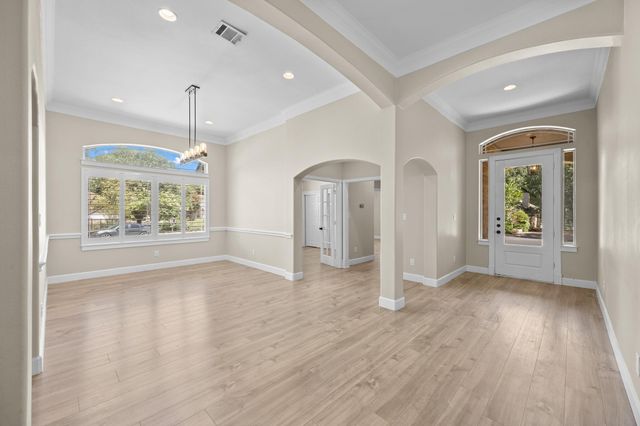 4801 Interlachen LN, Austin, TX 78747