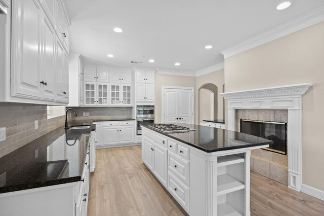 4801 Interlachen LN, Austin, TX 78747
