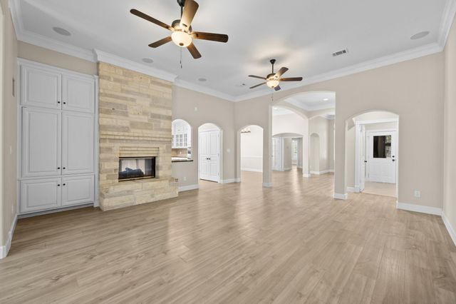 4801 Interlachen LN, Austin, TX 78747