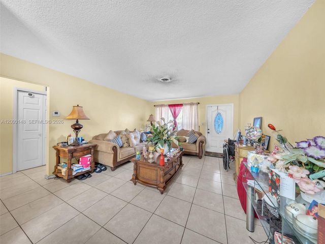 4715 NW 43rd St, Lauderdale Lakes, FL 33319