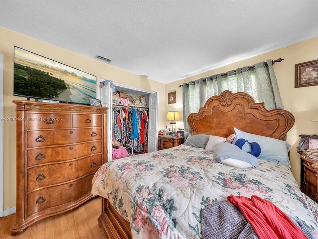 4715 NW 43rd St, Lauderdale Lakes, FL 33319