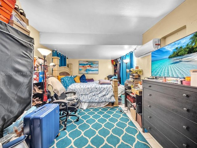 4715 NW 43rd St, Lauderdale Lakes, FL 33319