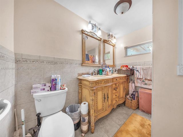 4715 NW 43rd St, Lauderdale Lakes, FL 33319