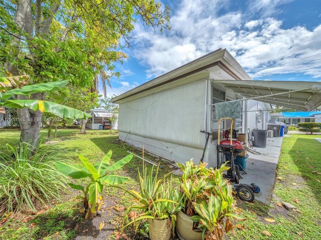 4715 NW 43rd St, Lauderdale Lakes, FL 33319