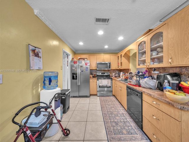 4715 NW 43rd St, Lauderdale Lakes, FL 33319