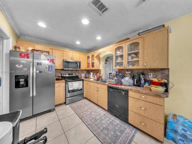 4715 NW 43rd St, Lauderdale Lakes, FL 33319