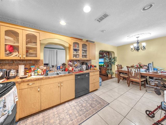 4715 NW 43rd St, Lauderdale Lakes, FL 33319