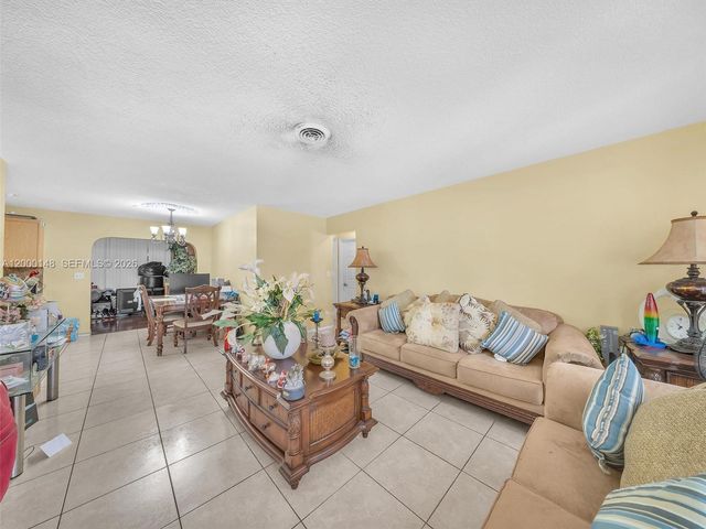 4715 NW 43rd St, Lauderdale Lakes, FL 33319