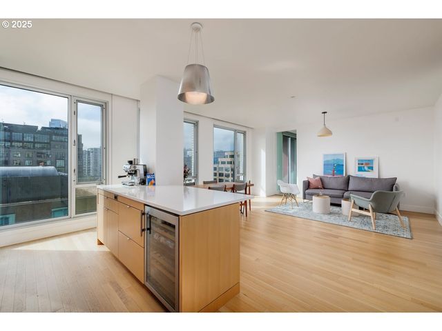 937 Nw GLISAN St 1235, Portland, OR 97209