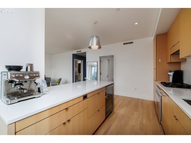 937 Nw GLISAN St 1235, Portland, OR 97209