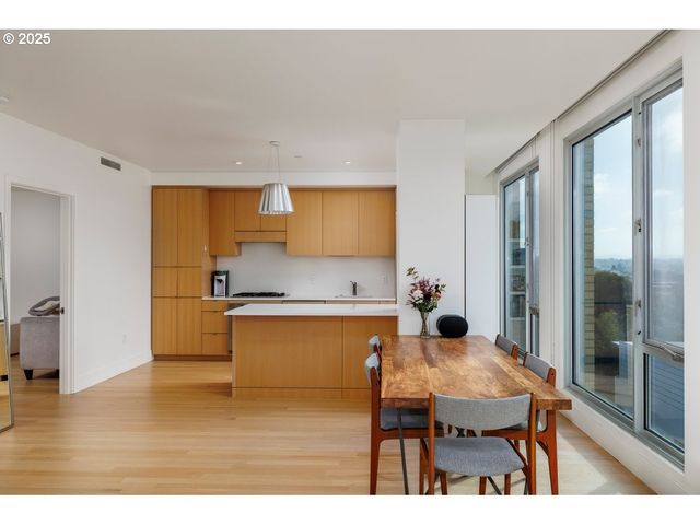 937 Nw GLISAN St 1235, Portland, OR 97209