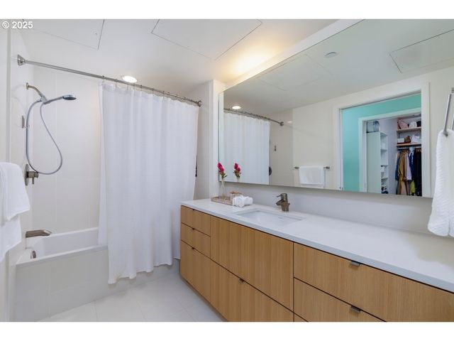 937 Nw GLISAN St 1235, Portland, OR 97209