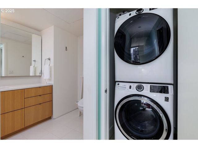 937 Nw GLISAN St 1235, Portland, OR 97209