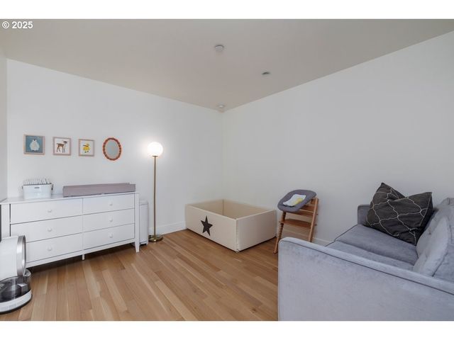 937 Nw GLISAN St 1235, Portland, OR 97209