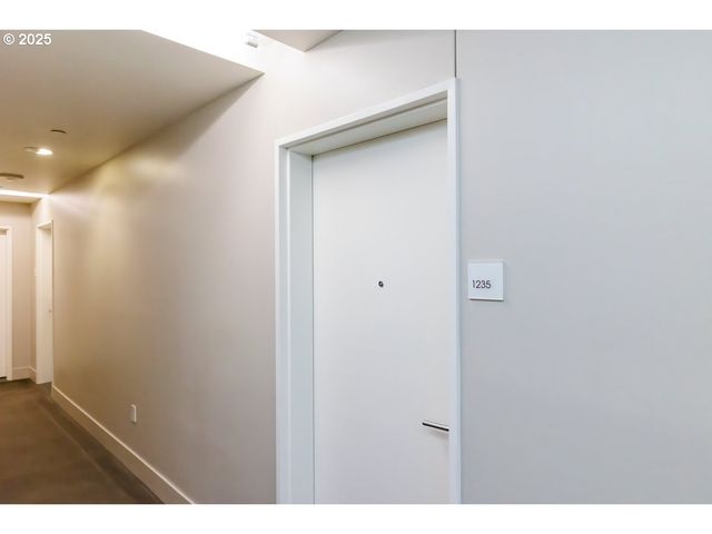 937 Nw GLISAN St 1235, Portland, OR 97209