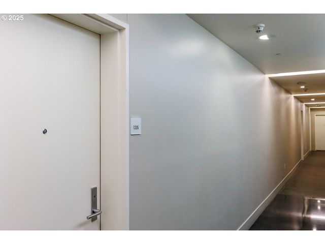 937 Nw GLISAN St 1235, Portland, OR 97209