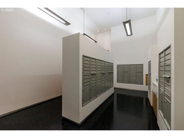 937 Nw GLISAN St 1235, Portland, OR 97209