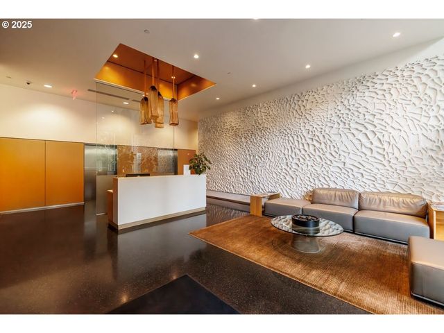 937 Nw GLISAN St 1235, Portland, OR 97209