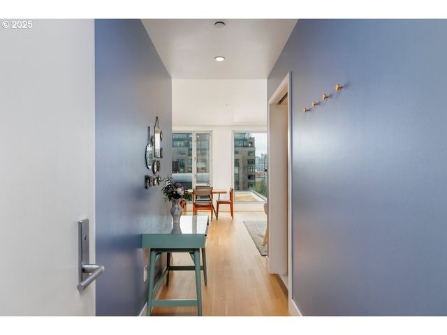 937 Nw GLISAN St 1235, Portland, OR 97209