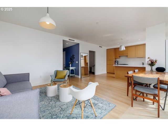 937 Nw GLISAN St 1235, Portland, OR 97209