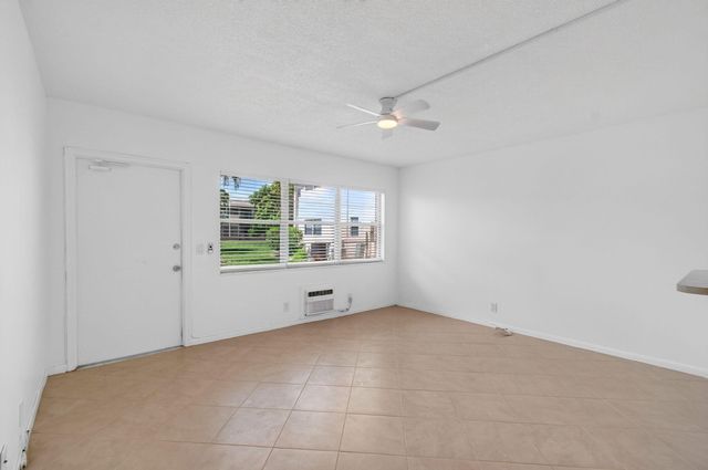 126 NORWICH F, West Palm Beach, FL 33417