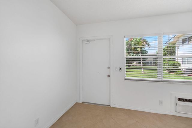 126 NORWICH F, West Palm Beach, FL 33417