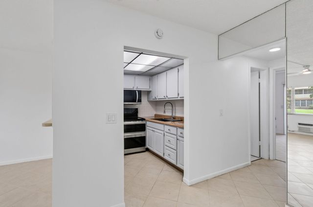 126 NORWICH F, West Palm Beach, FL 33417