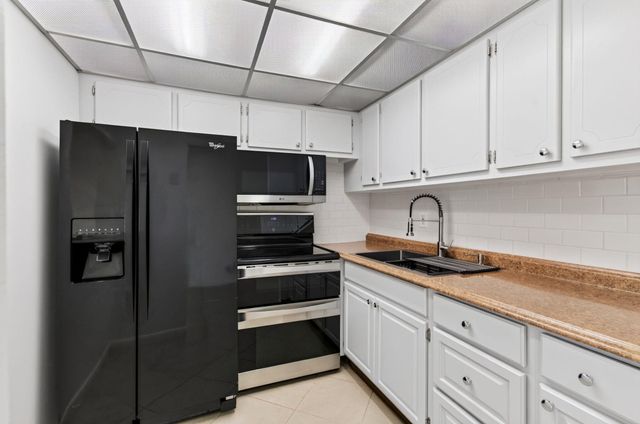 126 NORWICH F, West Palm Beach, FL 33417