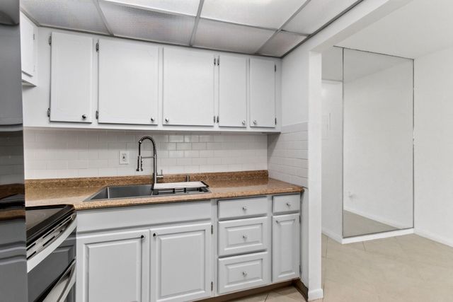 126 NORWICH F, West Palm Beach, FL 33417