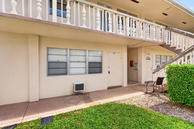 126 NORWICH F, West Palm Beach, FL 33417