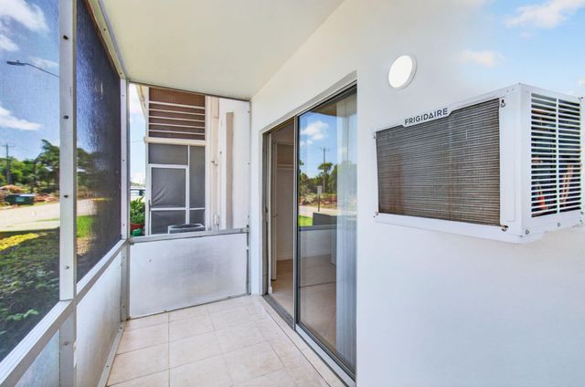 126 NORWICH F, West Palm Beach, FL 33417