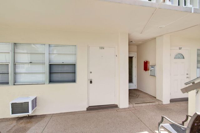 126 NORWICH F, West Palm Beach, FL 33417