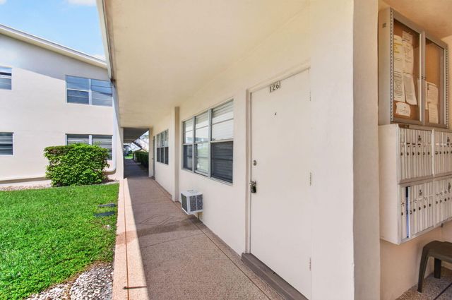 126 NORWICH F, West Palm Beach, FL 33417