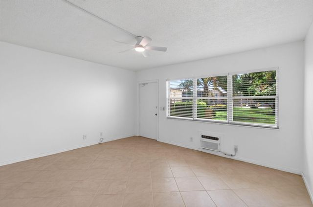 126 NORWICH F, West Palm Beach, FL 33417