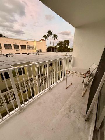 910 Michigan Ave 304, Miami Beach, FL 33139