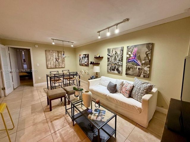 910 Michigan Ave 304, Miami Beach, FL 33139