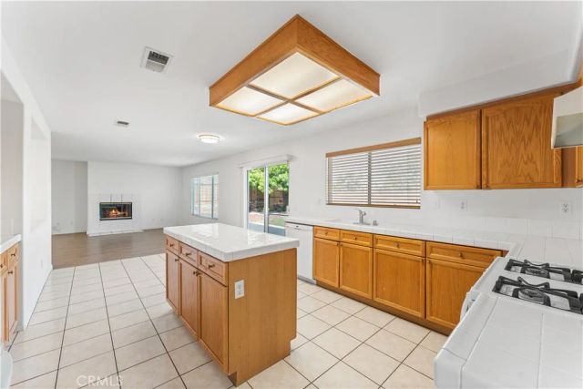 6717 Teasdale, Lancaster, CA 93536