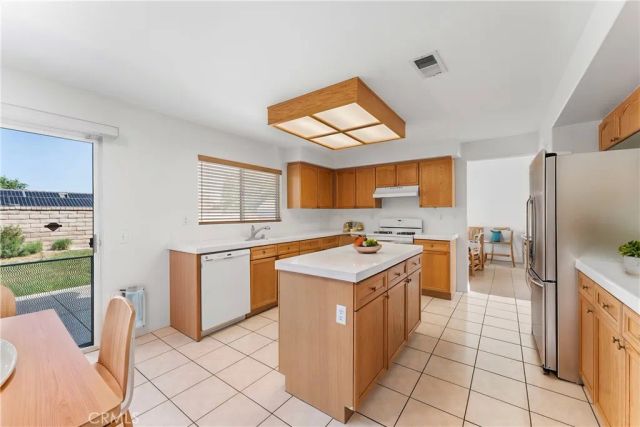 6717 Teasdale, Lancaster, CA 93536