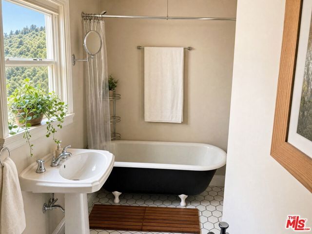 6143 Glen Holly Street, Los Angeles, CA 90068