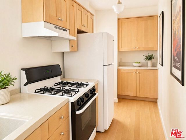 6143 Glen Holly Street, Los Angeles, CA 90068