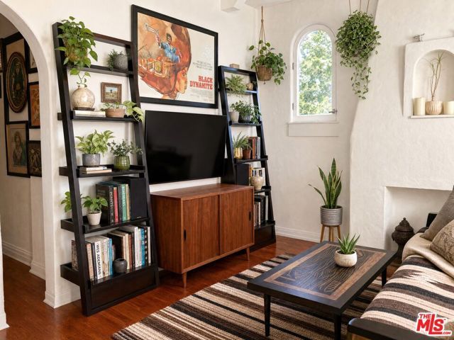 6143 Glen Holly Street, Los Angeles, CA 90068