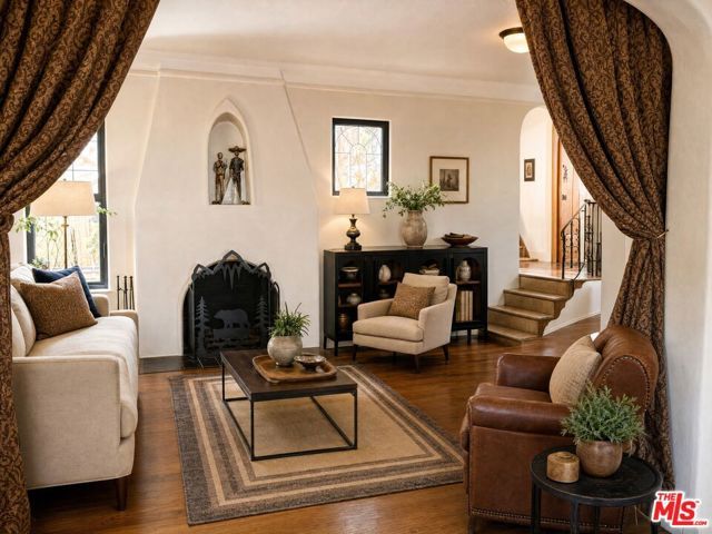 6143 Glen Holly Street, Los Angeles, CA 90068