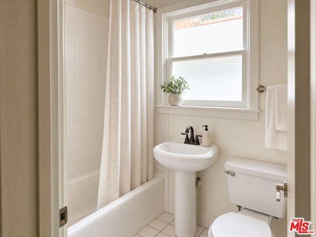6143 Glen Holly Street, Los Angeles, CA 90068