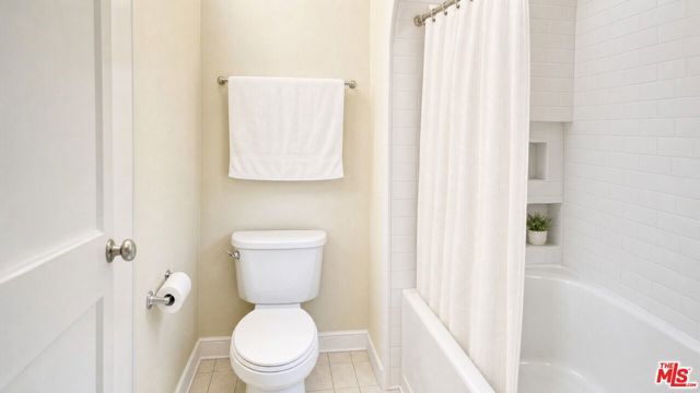 6143 Glen Holly Street, Los Angeles, CA 90068