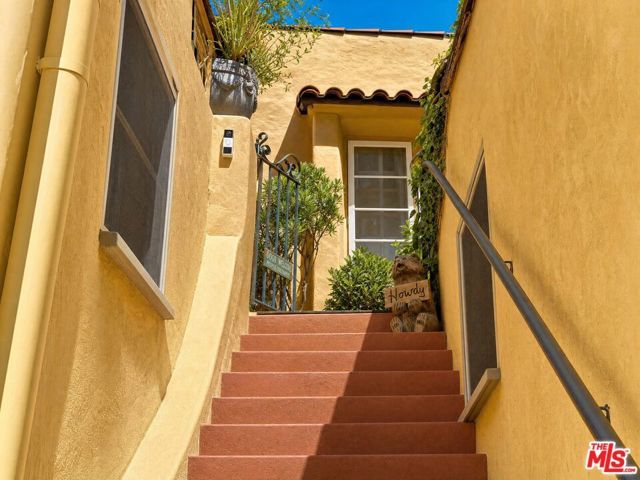 6143 Glen Holly Street, Los Angeles, CA 90068
