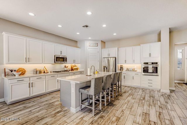 14132 W GRAY FOX Trail, Surprise, AZ 85387