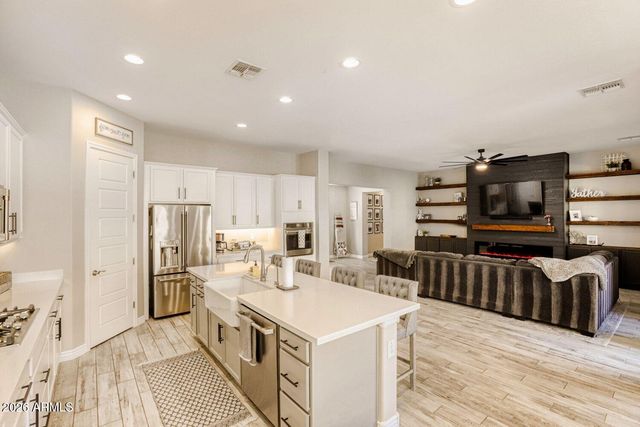 14132 W GRAY FOX Trail, Surprise, AZ 85387